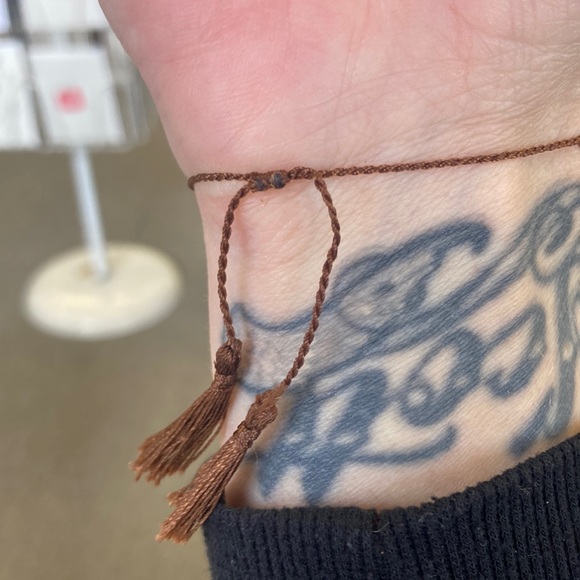 Gorgeous om charm skinny bracelet - Picture 2 of 2